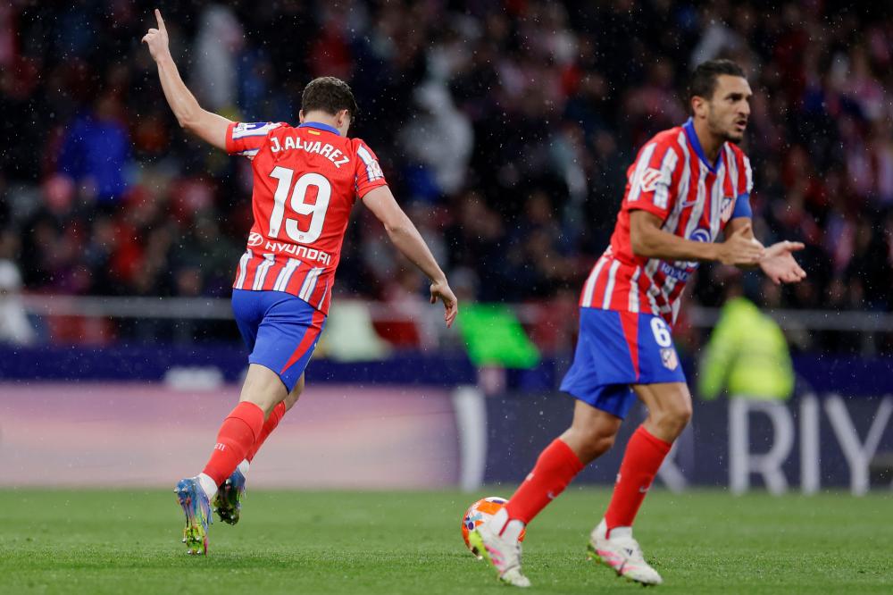 欧冠周最佳阵容:姆巴佩、巴尔韦德、维蒂尼亚、舒梅切尔在列.